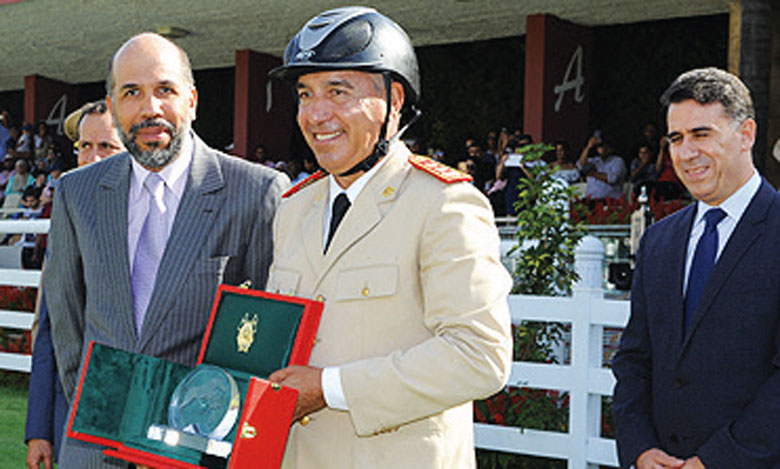 Le Colonel Zakaria Boubouh remporte le Grand Prix de Sa Majesté le Roi Mohammed VI
