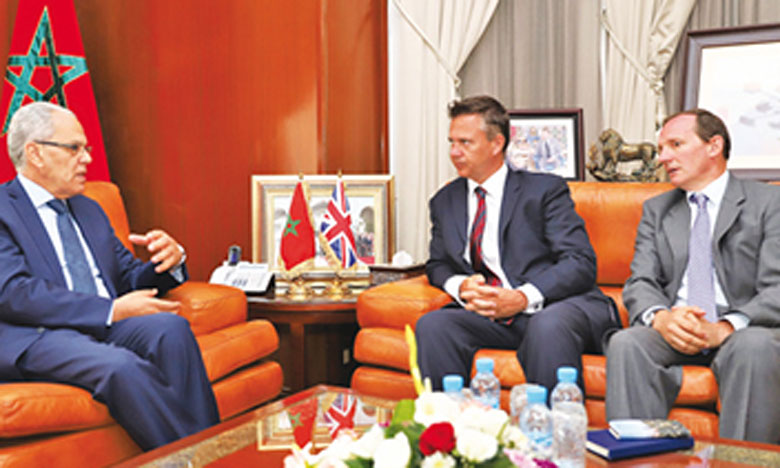 Abdeltif Loudyi reçoit le secrétaire d’État  britannique aux Forces armées, Mark Lancaster