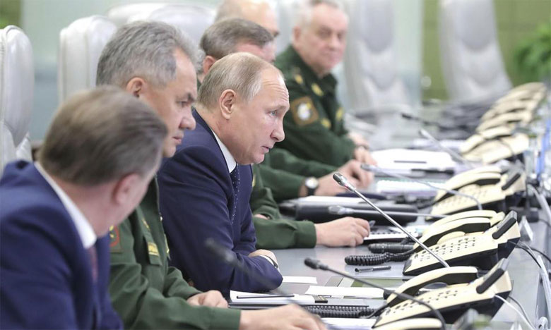 Vladimir Poutine promet  une «réponse symétrique»