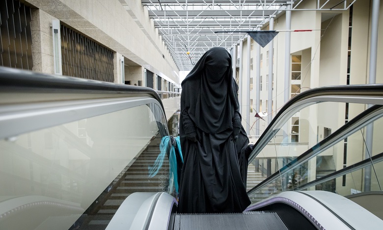Pays-Bas: La burqa désormais interdite dans les espaces publics
