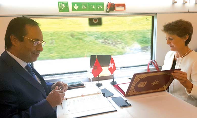 Signature d’un mémorandum d’entente en vue  de renforcer la coopération dans le domaine  des transports routiers et ferroviaires