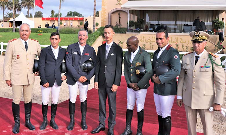 S.A.R. le Prince Héritier Moulay El Hassan préside à Témara la cérémonie de remise du Grand Prix S.M. le Roi Mohammed VI du concours officiel de saut d'obstacles