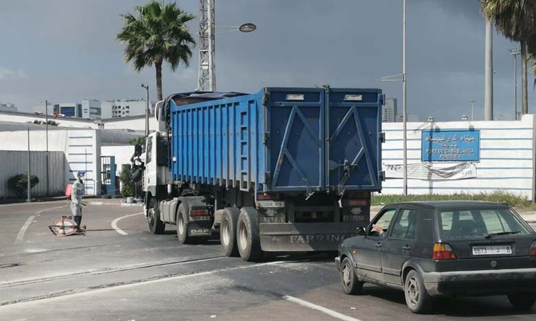 Au coeur du port de Casablanca, la prévention sanitaire laisse à désirer 