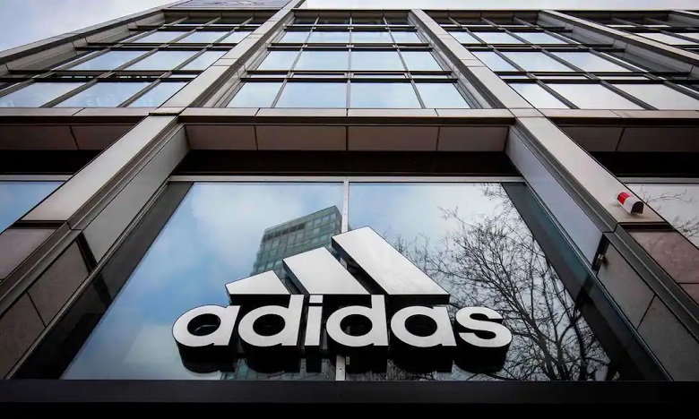 Le bénéfice net trimestriel d'Adidas fond de 95%