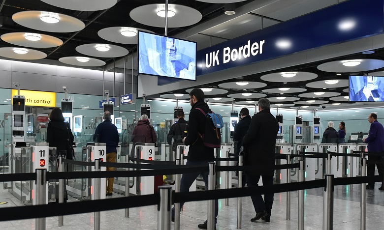Le Royaume-Uni va imposer une quatorzaine aux voyageurs arrivant de l'étranger