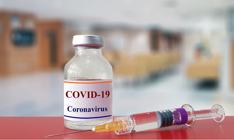 Covid-19: la course aux vaccins s'accélère
