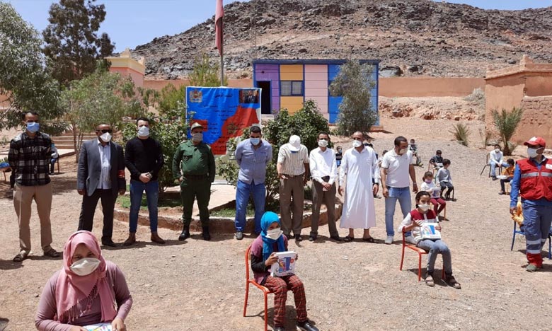 Agadir: Des tablettes numériques distribuées aux élèves du monde rural