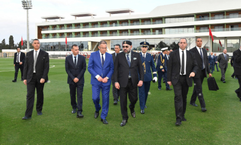 S.M. le Roi inaugure le Complexe Mohammed VI de Football à Salé.