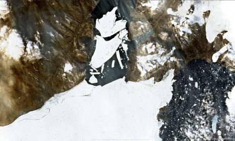 Il est normal qu'un glacier relâche de temps à autres des icebergs, mais pas d'immenses plateformes gelées de cette taille. Ph. AFP