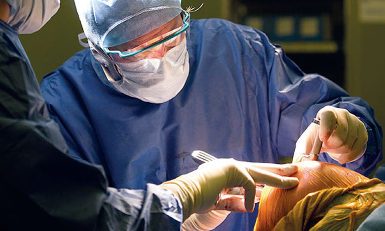 Succès de la première implantation d’une prothèse d’épaule dans  la région