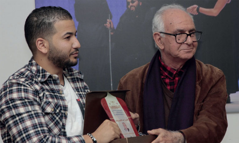 «Le courant expérimental dans le théâtre arabe moderne» de Abdelkrim Berrechid
