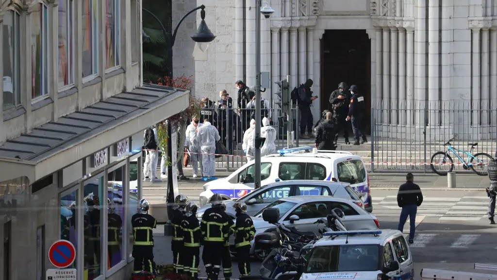 France: trois personnes tuées dans une attaque au couteau à Nice