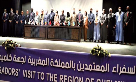 Des ambassadeurs accrédités au Maroc s’informent des atouts économiques, touristiques et d’investissement de Guelmim-Oued Noun