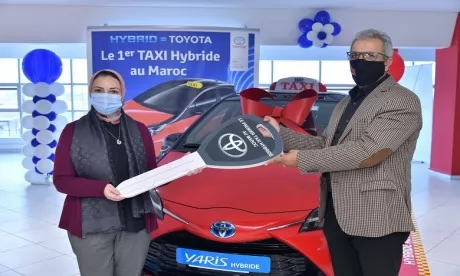 Toyota livre le premier taxi hybride au Maroc