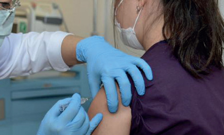 Covid-19 : Les enseignants de la Faculté  Polydisciplinaire reçoivent la première  dose du vaccin