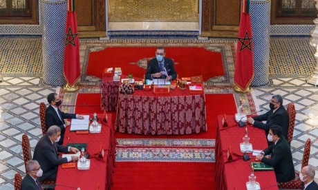 Sa Majesté le Roi Mohammed VI préside un Conseil des ministres au Palais Royal à Fès