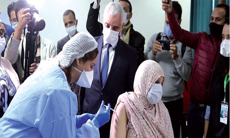 Khalid Aït Taleb visite deux stations de vaccination contre  la Covid-19 à Guergarate et Bir Gandouz