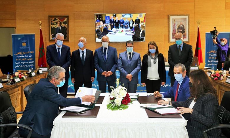 Renforcement du système d'éducation, de formation et de recherche scientifique : Cinq conventions signées à Tanger 
