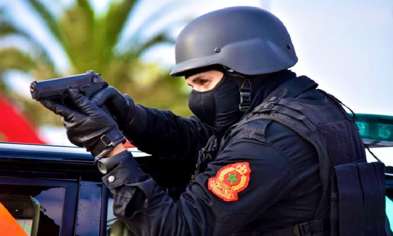 Salé: Un policier utilise son arme de service pour interpeller un récidiviste ayant menacé les citoyens et les policiers
