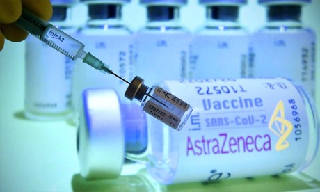 Covid-19: L'OMS examine la sûreté du vaccin AstraZeneca      