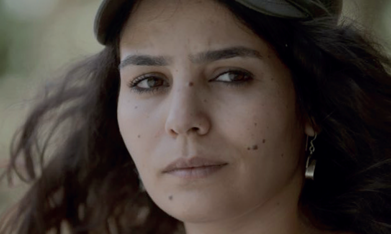 Asmae El Moudir reçoit le Prix du meilleur  documentaire
