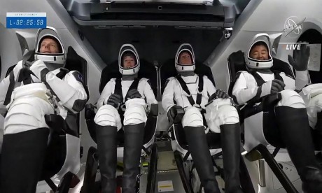 SpaceX en route vers la SSI avec quatre astronautes à bord