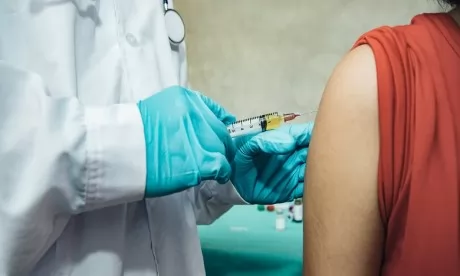 Virus: le régulateur européen approuve le vaccin Pfizer/BioNTech pour les 12-15 ans
