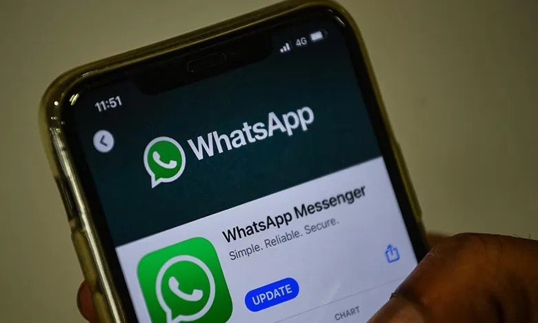 Certains utilisateurs de WhatsApp s’inquiètent à l’idée que la messagerie partage davantage de données avec sa maison mère Facebook . Ph :  AFP 