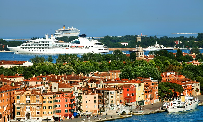 Venise accueille son 1er navire de croisière depuis 17 mois