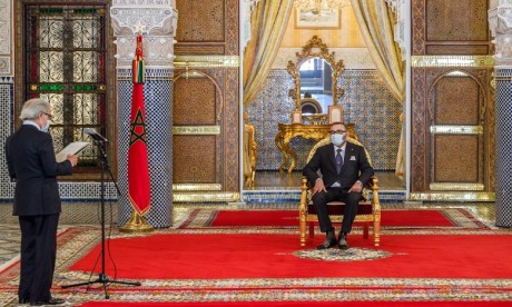 Abdellatif Jouahri présente à S.M. Le Roi Mohammed VI le rapport annuel 2020 de Bank Al-Maghrib