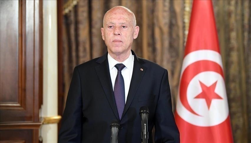 Le président tunisien démet le chef du gouvernement et suspend les travaux du parlement