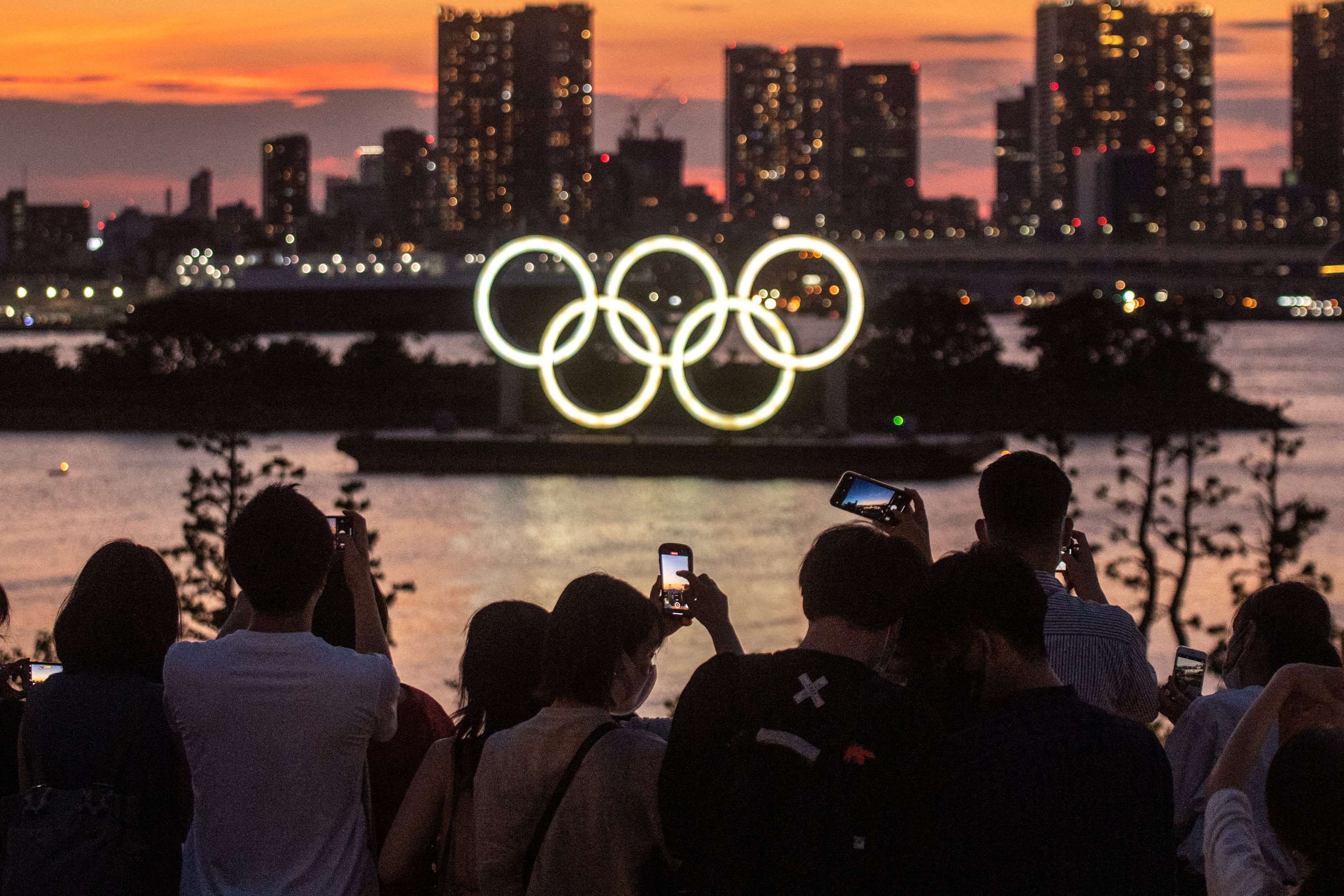 JO-2020: les habitants de Tokyo se rassemblent autour du stade olympique avant la cérémonie d'ouverture