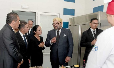 12 septembre 2019 : S.M. le Roi Mohammed VI visitant des ateliers du Centre de formation dans les métiers de l’hôtellerie et du tourisme à Témara.