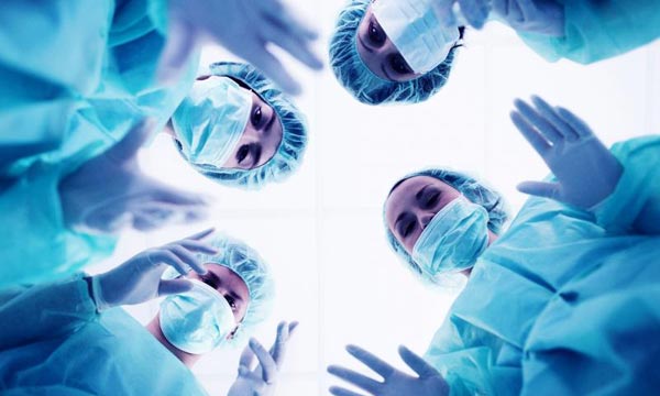 Une opération pour l’ablation d’une tumeur à la moelle épinière réalisée avec succès à Ouarzazate