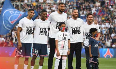 Messi et les recrues du PSG ovationnées par le Parc des Princes