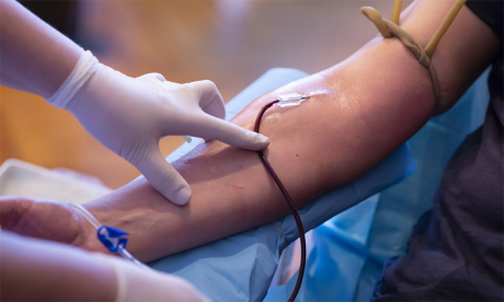 Une campagne de don de sang  au profit des patients atteints  du cancer à Béni Mellal