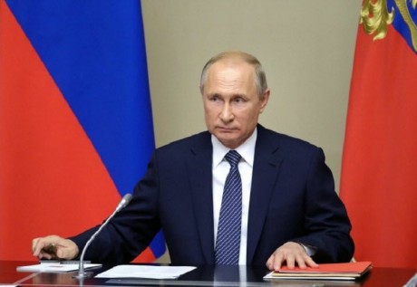Covid-19 : Poutine s’isole après des cas positifs identifiés dans son entourage