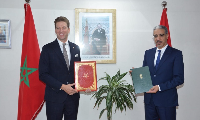 La cérémonie de signature a été présidée par Aziz Rabbah, ministre de l’Energie, des Mines et de l’Environnement, et Miklos Tromler, ambassadeur de Hongrie au Maroc. Ph. DR