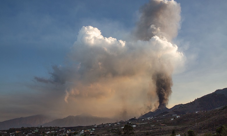 Eruption volcanique aux Canaries : l'aéroport de La Palma reprend ses activités
