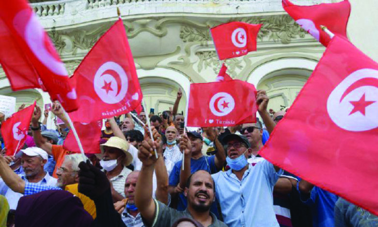 Tunisie : Manifestation et contre-manifestation sur fond d’attentisme et d’incertitude