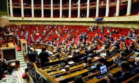 Les députés français donnent leur feu vert au «pass sanitaire» jusqu’à l’été 2022