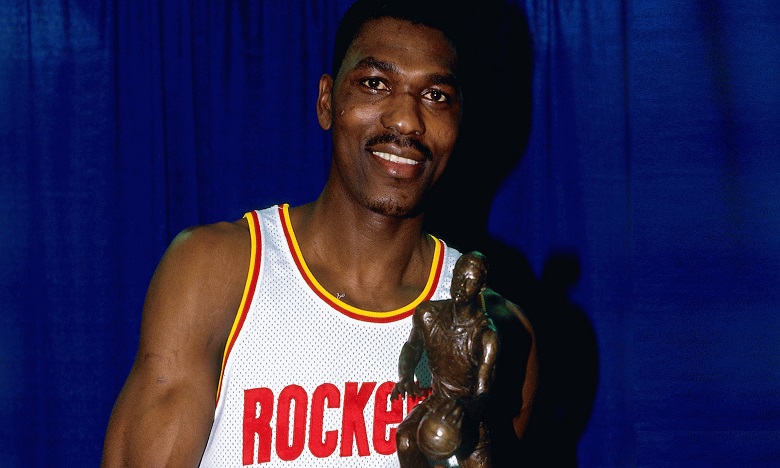 Hakeem Olajuwon, champion NBA en 1994 et 1995. Ph : NBAE/Getty Images