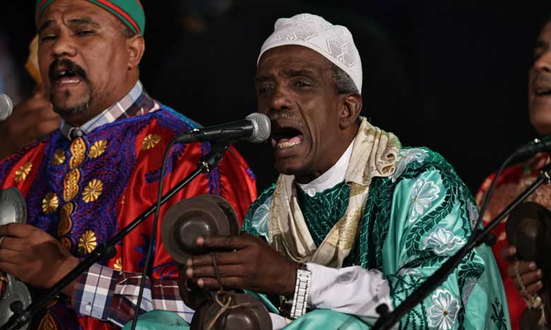 Des maâlems gnaoua de tout le Maroc célèbrent leur musique à Essaouira  