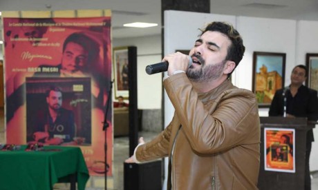 Nasr Mégri, lors de la cérémonie de lancement de son album au Théâtre national Mohammed V, partenaire de l’événement. Ph. Saouri