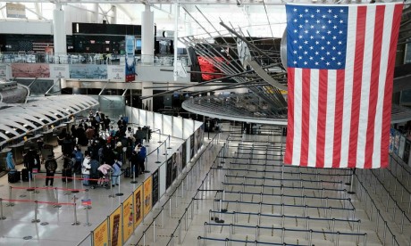 Omicron: les Etats-Unis durcissent les exigences pour les voyageurs internationaux