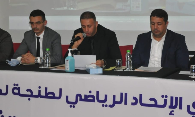 Mohamed Ahekan (au centre) avait été élu à la tête de la commission provisoire lors de l'ASE qui s'était tenue en octobre dernier.