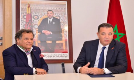Le président de la Fondation nationale des musées (FNM) Mehdi Qotbi et le président de la Confédération générale des entreprises du  Maroc (CGEM) Chakib Alj à Rabat.