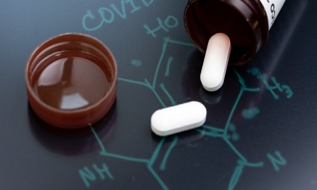 La pilule anti-Covid de Merck "incessamment" sur le marché marocain, affirme Khalid Ait Taleb  