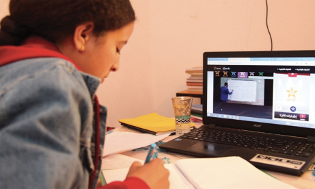 Les élèves ont accès à leurs leçons sur les plateformes dédiées à l’enseignement à distance telles que TelmideTICE