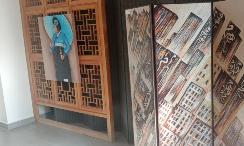 Le siège de l'ambassade de Corée du Sud abrite une exposition de l'artiste-peintre Amal Lahlou sur le thème «Les couleurs du monde».
